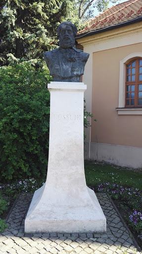 Kossuth Lajos mellszobra