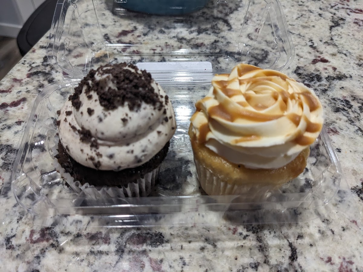 Cookies and cream and Vanilla salted caramel cupcakes (gf)