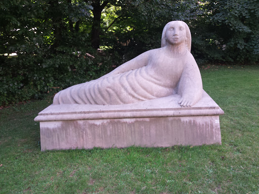 Clara Skulptur