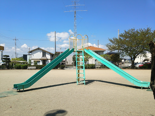 柳児童公園の滑り台