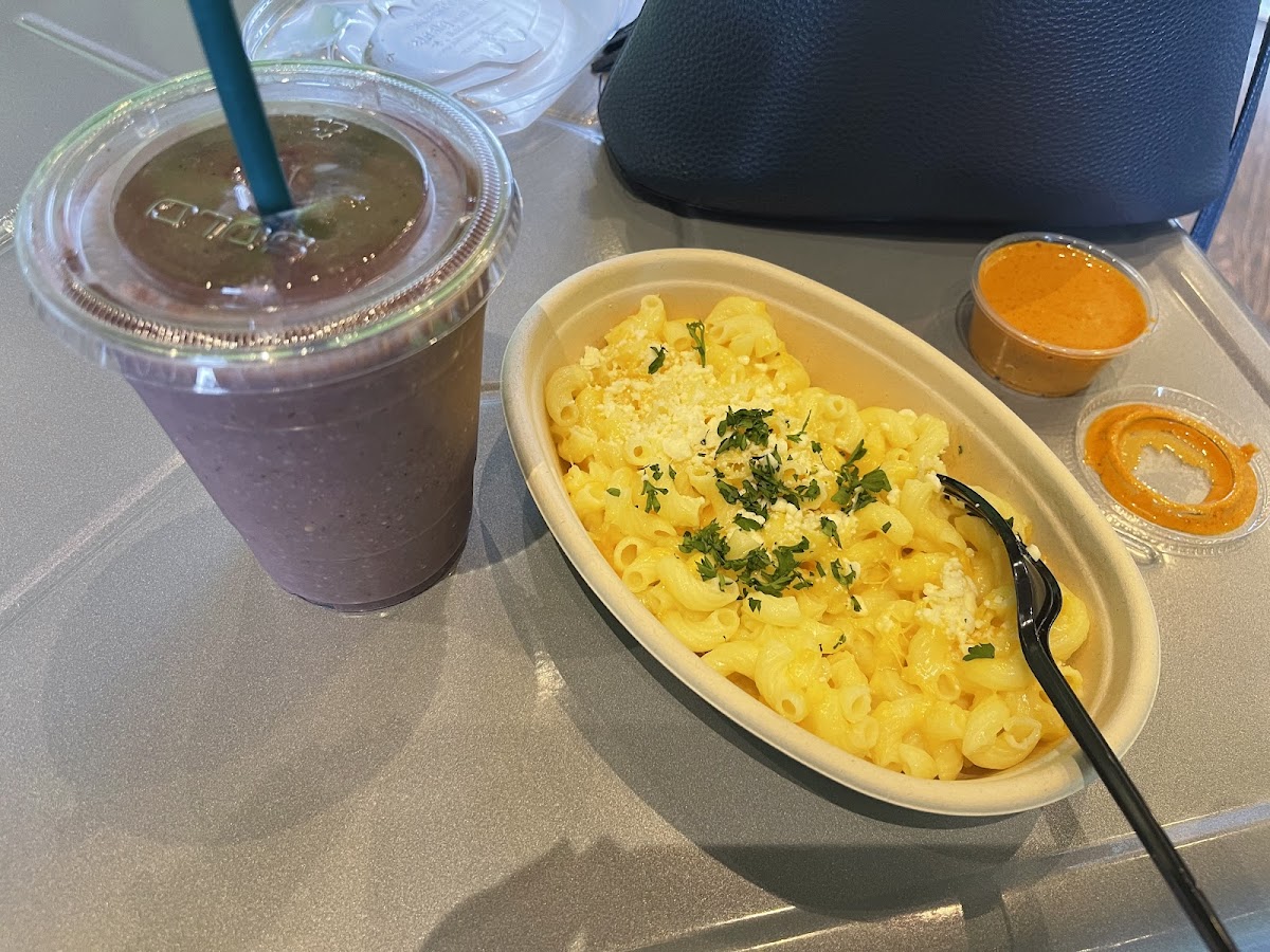 Oxidation smoothie, gf mac with harissa sauce on side (hot), Mac n cheese was a little dry, but I think all the cheeses were low in lactose?