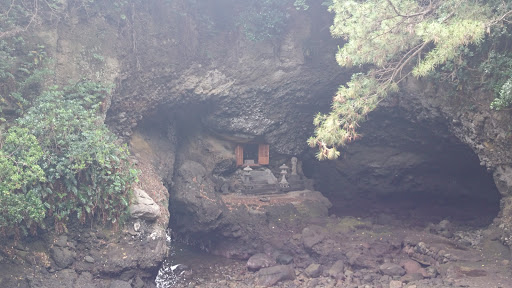 行者洞穴のお堂