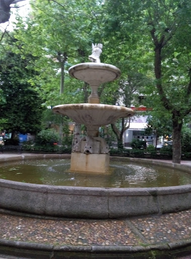 Fuente De los cisnes