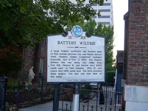 1E 83BATTERY WILTSIEA large Federal earthwork was located backof Vine Avenue between Gay and Walnut Streetswhen General James Longstreet besiegedKnoxville, Nov. 17- Dec. 4, 1863. The...