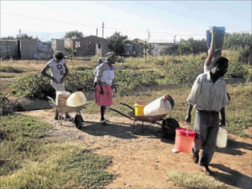 STRUGGLE TO SURVIVE: Residents of Mountain View, outside Brandfort in Free State, walk to the nearby Majemasweu township in search of water. They complain that their taps have been dry for more than two years now. PHOTO: NTWAAGAE SELEKA