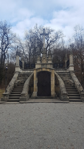 Grobnica obitelji Jelačić