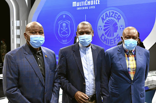 Kaizer Motaung, health minister Zweli Mkhize and Irvin Khoza./GCIS