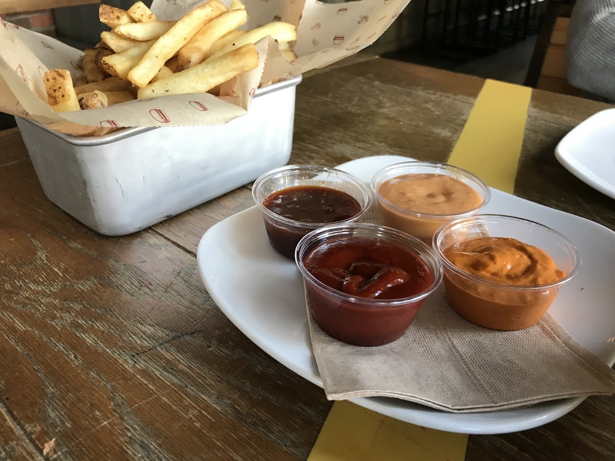 Fries with gf sauces