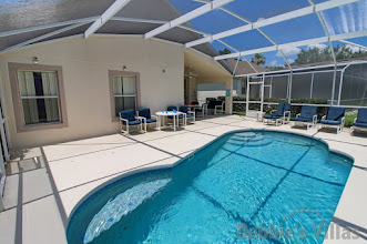 Easy access steps into the pool on Highlands Reserve