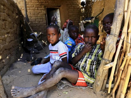 Internally displaced children sit inside their shelter in Kalma camp in Nyala, South Darfur, Sudan, November 22, 2015. Photo/REUTERS