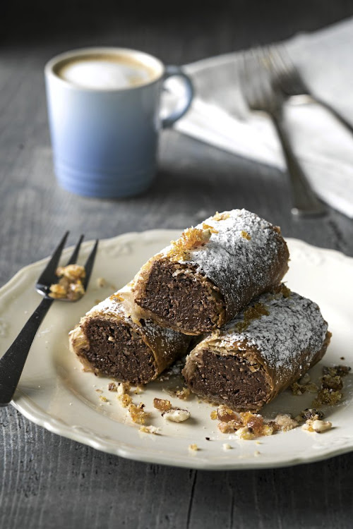 Bitter chocolate and hazelnut cigars.