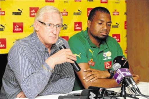 Bafana Bafana coach Gordon Igesund with goalkeeper Itumeleng Khune. Photo: Lee Warren/Gallo Images