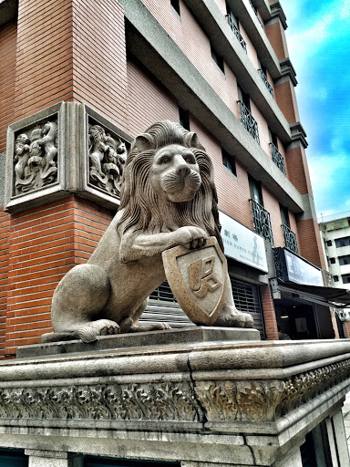 臻璽 石獅像