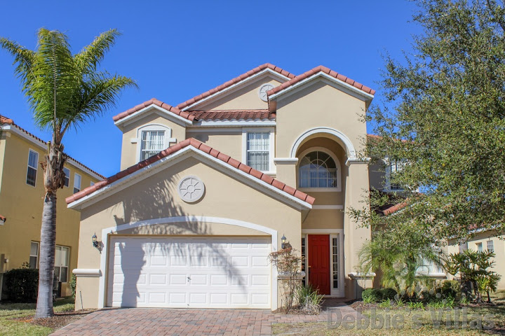 Orlando villa, close to Disney theme parks, gated community,  private pool and spa, games room