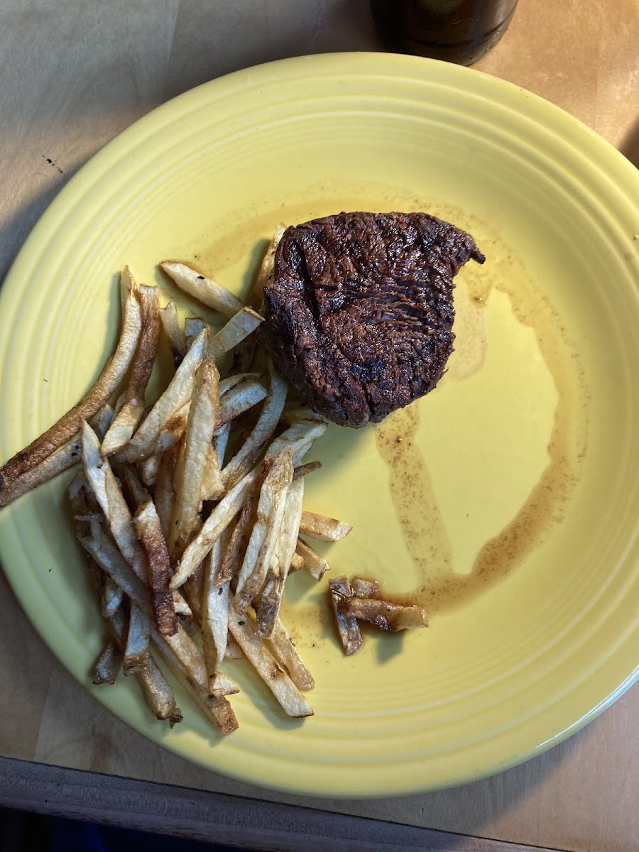 6oz filet and french fries