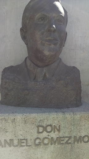 Busto De Manuel Gomez Morin