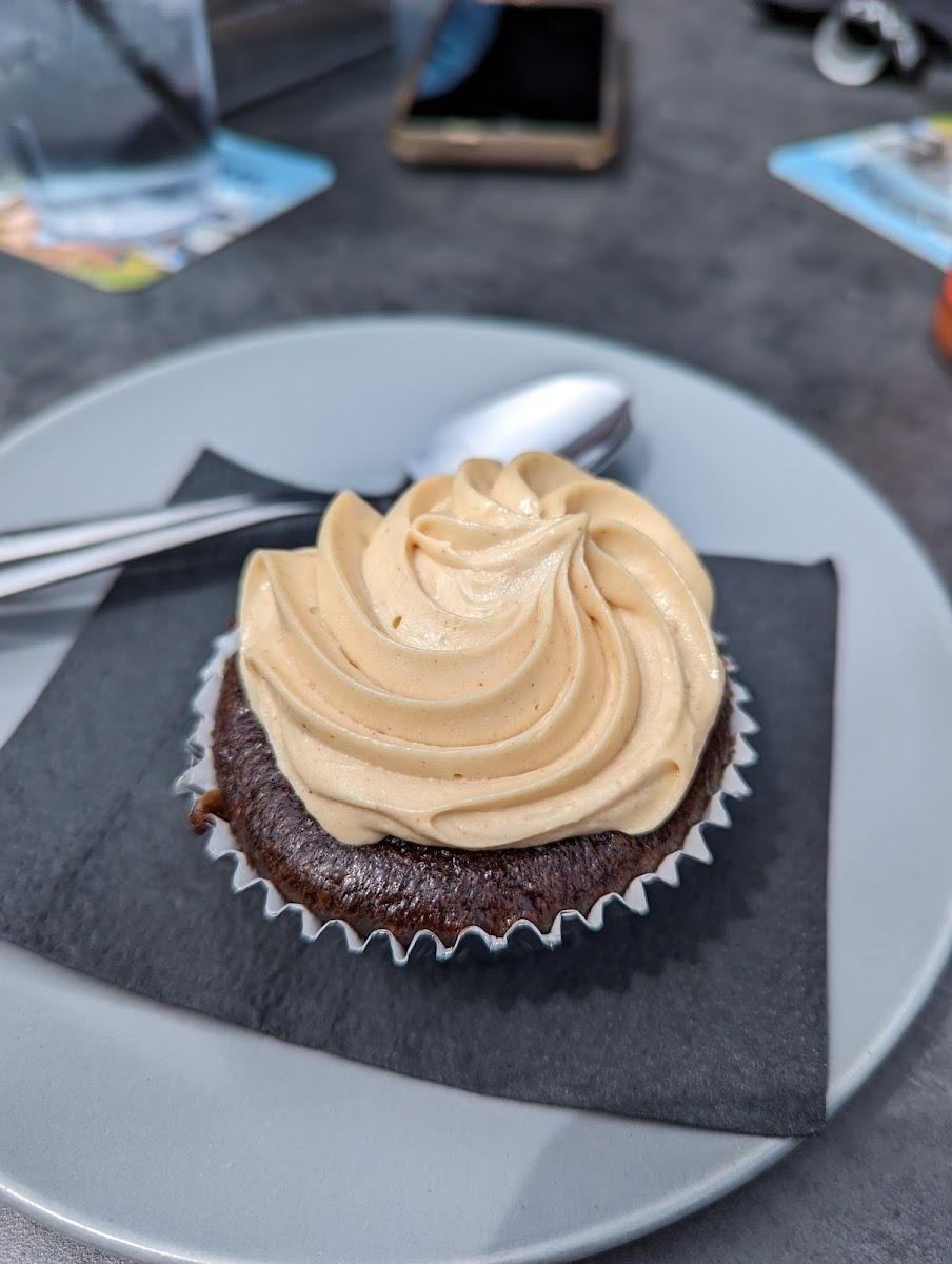 GF vegan chocolate cupcake with peanut butter icing
