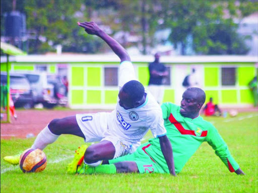Sofapaka’s Paul Odhiambo challenges Zoo Kericho’s IssacKipyegon in a recent match. /COURTESY