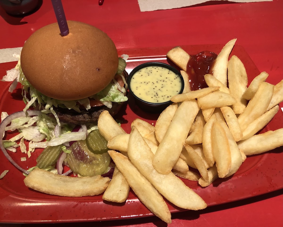 Red Robin Gourmet Cheeseburger came deconstructed with a purple pick, and I assembled the burger. As usual, the gf bun was so amazing! And fries from the allergy fryer were so great! They also brought out honey mustard sauce for dipping.