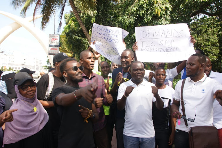 Some of the Mombasa's Junior Secondary School teachers protesting along Moi avenue.