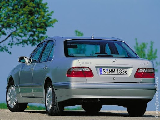 продам запчасти на авто Mercedes 220  фото 1