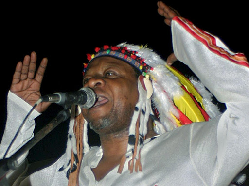 Congolese rumba music legend Papa Wemba gives his first concert in Kinshasa June 26, 2004. Photo/REUTERS
