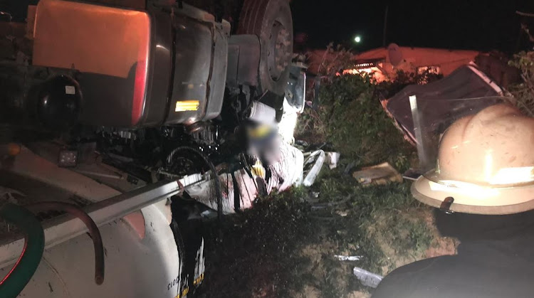 Four people were killed when a water tanker crashed on the Curnick Ndlovu highway in Inanda near Durban on 20 October 2018.