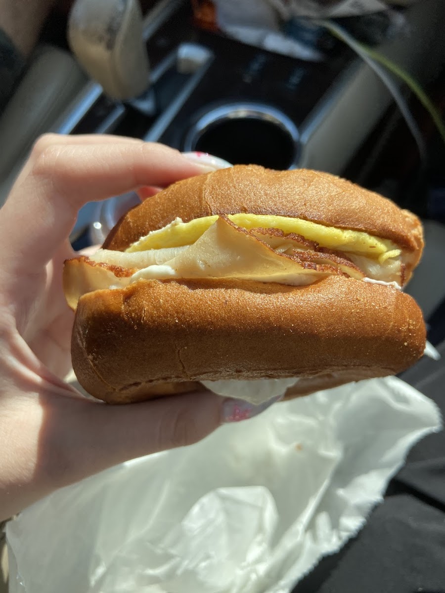 Turkey & egg GF bagel with vegan cream cheese.