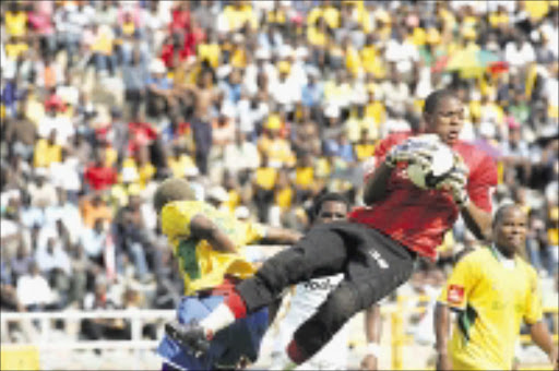 FORGET IT: Itumeleng Khune of Kaizer Chiefs saves from Sundowns' Sibusiso Zuma attempt at Johannesburg Stadium yesterday Chiefs won 1-0. 11/01/2009. Pic. Veli Nhlapo. © Sowetan.