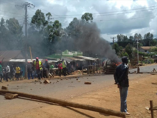 Protesters barricade Keroka-Nyangusu road at Nyacheki after the death of a boda boda rider