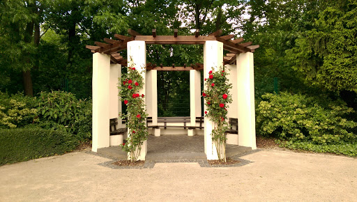 Pavillon Im Rosengarten