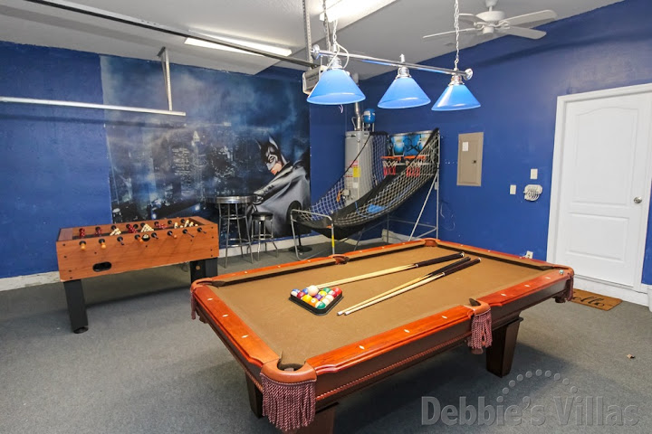 Tuscan Hills villa in Davenport with a well-equipped games room