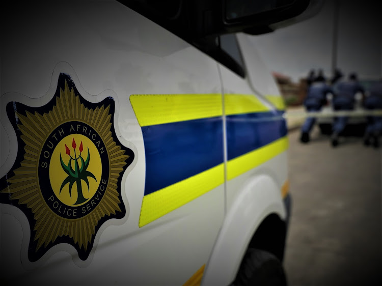 Two men stole a 2018 Volkswagen Polo during a robbery at a house in Kwanobuhle on Thursday night only for three of their alleged accomplices to be arrested an hour later.