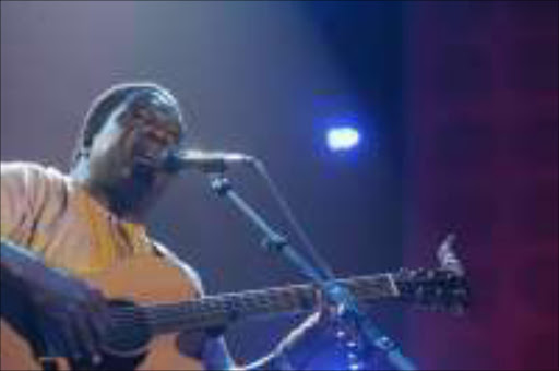 VOCAL: Vusi Mahlasela. Pic. Antonio Muchave. 08/07/07. © Sowetan.