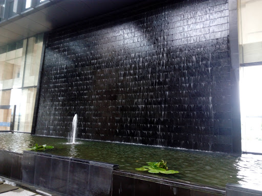 中铁南方总部喷泉墙