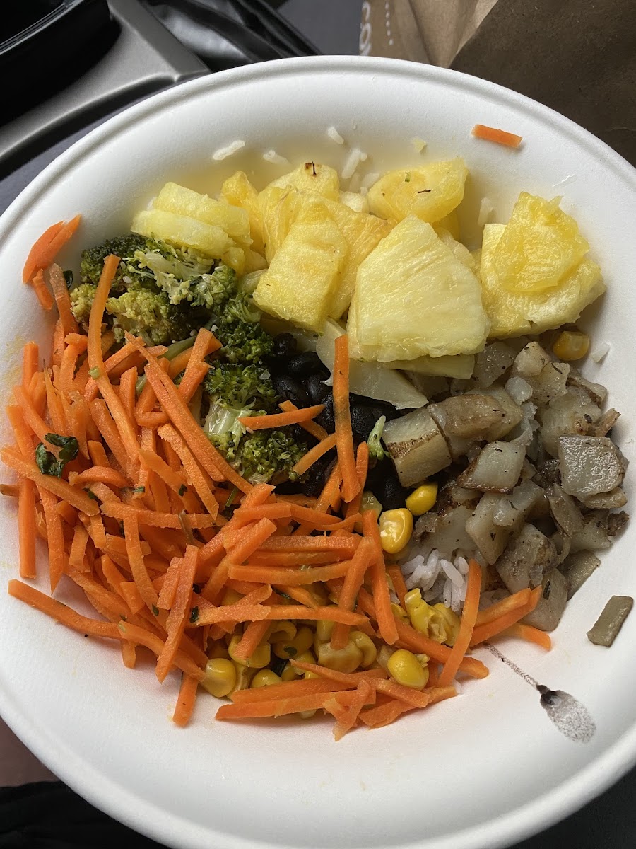 Veggie bowl: white rice, black beans, potatoes, roasted sesame broccoli, corn, carrots, pineapple. Teriyaki sauce came on side.