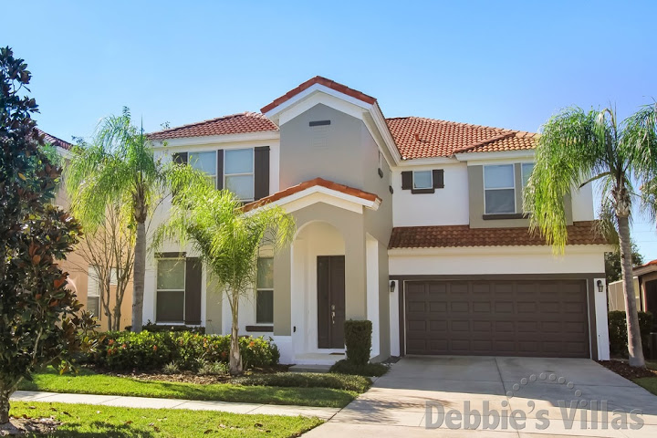 Kissimmee vacation villa, near Disney, gated resort, west-facing private pool, games room