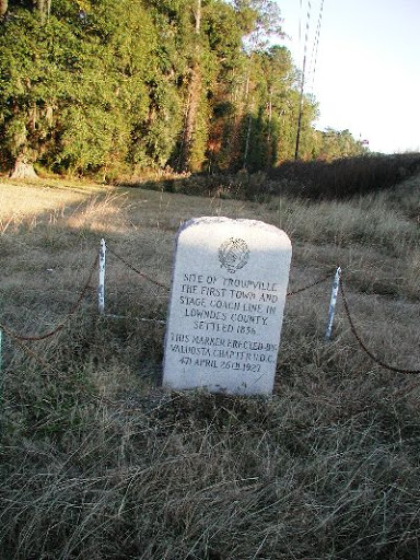 The site Troupville the first town and stage coach line in Lowndes County settled 1836. This marker erected by Valdosta Chapter U.D.C. 471 April 26th, 1927. Plaque courtesy Lat34North.com....
