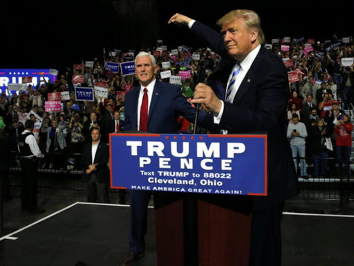 Republican US presidential nominee Donald Trump (R) and vice presidential nominee Mike Pence (L) hold a campaign rally in Cleveland, Ohio, US October 22, 2016. /REUTERS