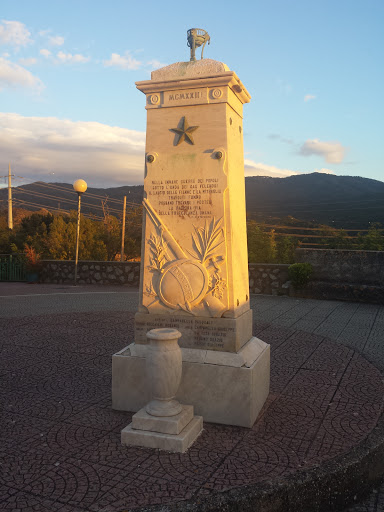 Monumento Ai Caduti Serro 