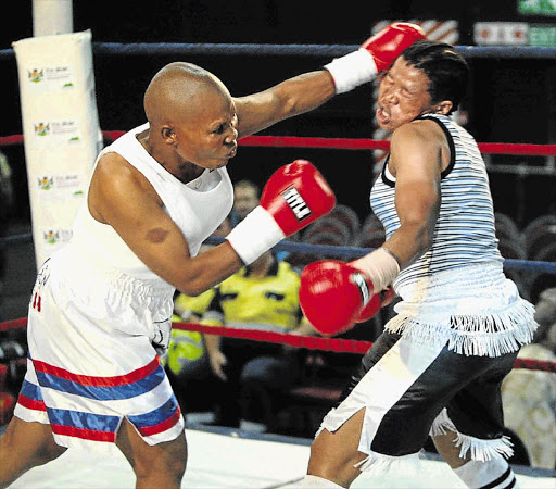 TRADING BLOWS: Ndobayini Kholose of North West, right, in a battle against Phindile Mwelase of KwaZulu-Natal, during their junior featherweight fight in Mpumalanga in April. Mwelase died in hospital on Saturday after being knocked out earlier this month