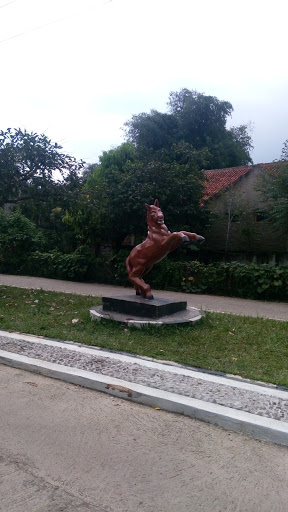 Kuda Jingkrak Statue