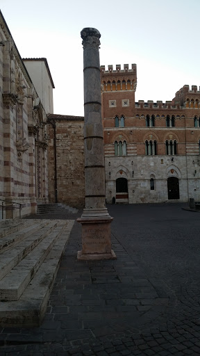 Colonna Piazza Dante