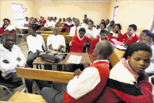 An overcrowded classroom at Nomagqwethekana Comp Tech High School near Bizana. Picture : ALAN EASON. 03/12/09. ©Daily Dispatch.