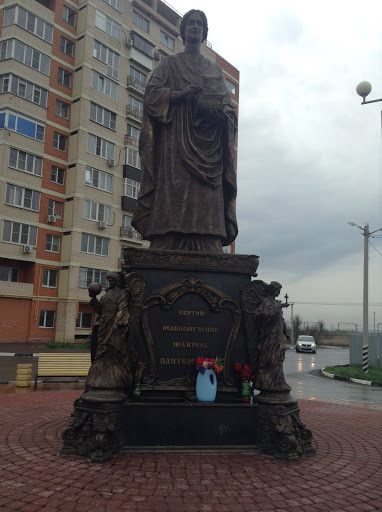 Памятник Святому Пантелеимону