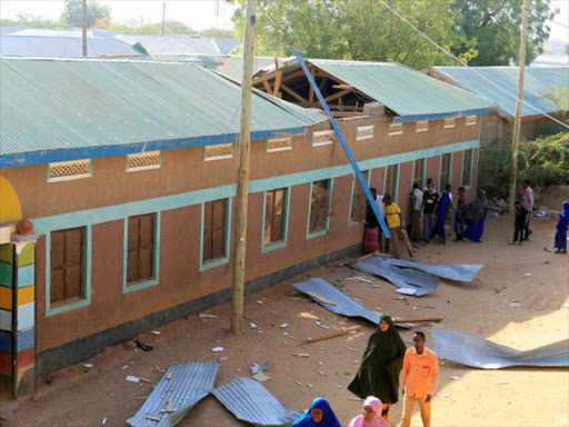 Residents look at the destruction following an attack by Somali group al Shabaab at Bishaare lodgings in Mandera, October 25, 2016. /REUTERS