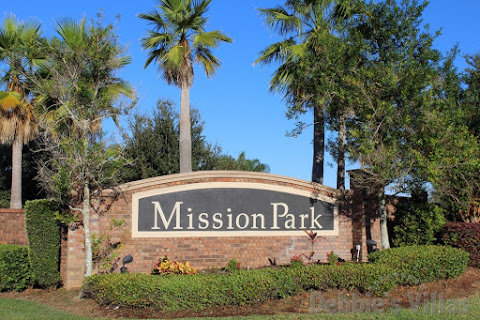 Entrance to Mission Park community, close to Disney World with a choice of private villas to rent