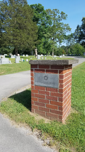 Lee Cemetery Entrance