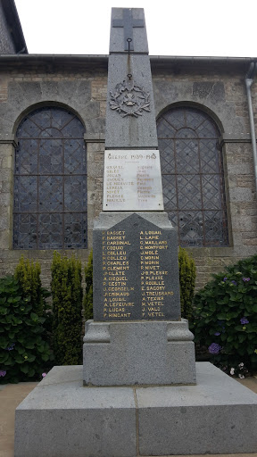 Monument Aux Morts De Collinée 