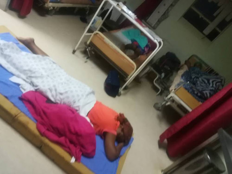 A mother lies next to her baby in the maternity ward of Bophelong Hospital in Mahikeng. Image: FACEBOOK